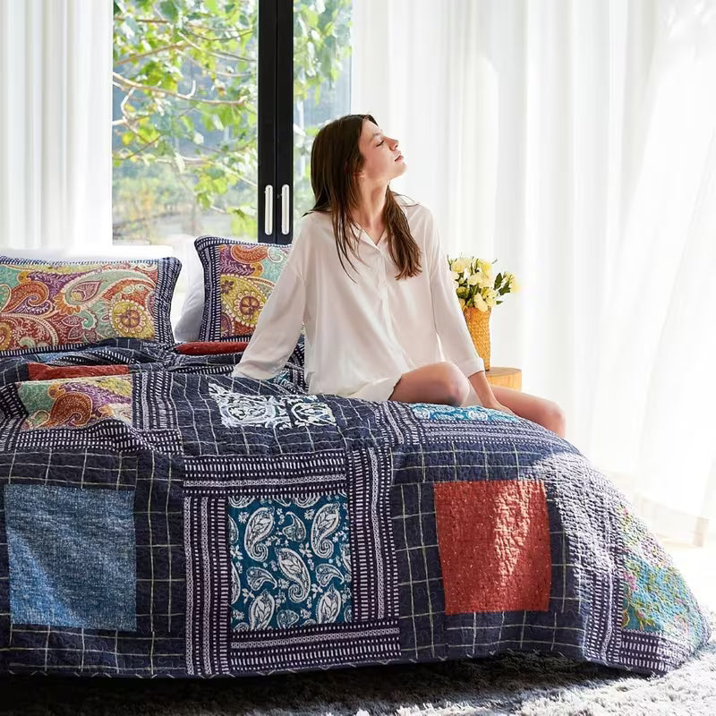 Double-Sided Lightweight Breathable Bedding Set 3 Piece, 1 Quilt Cover + 2 Pillowcases.