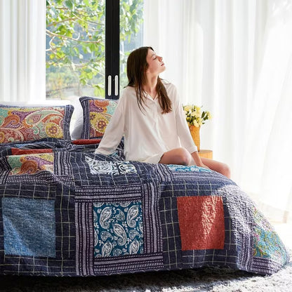 Double-Sided Lightweight Breathable Bedding Set 3 Piece, 1 Quilt Cover + 2 Pillowcases.